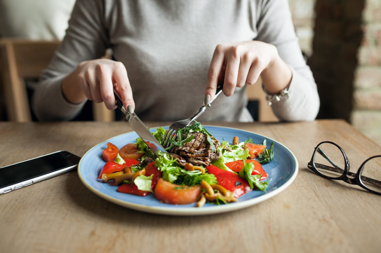 Entendendo os Transtornos Alimentares: Sinais, Sintomas e Como Buscar Ajuda
